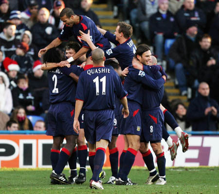 套边后卫的 套边后卫的