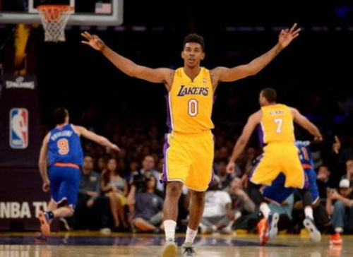 下肢接触的 下肢接触的